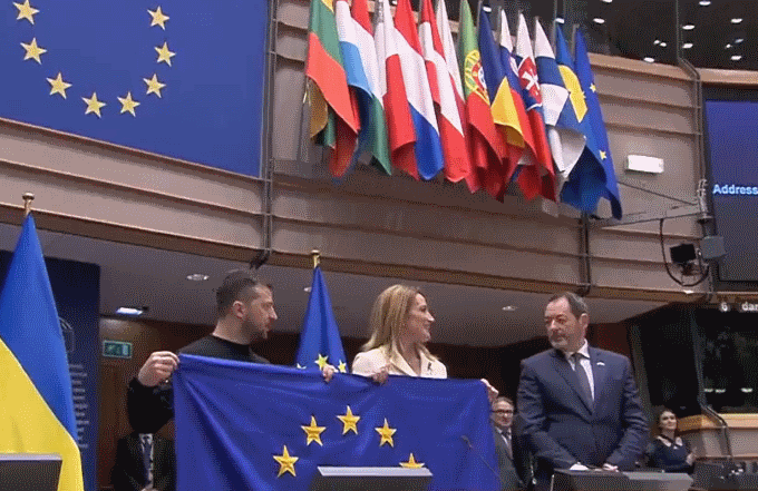 Zelensky all'Europarlamento: l'Europa significa libertà, questa è la casa dell'Ucraina