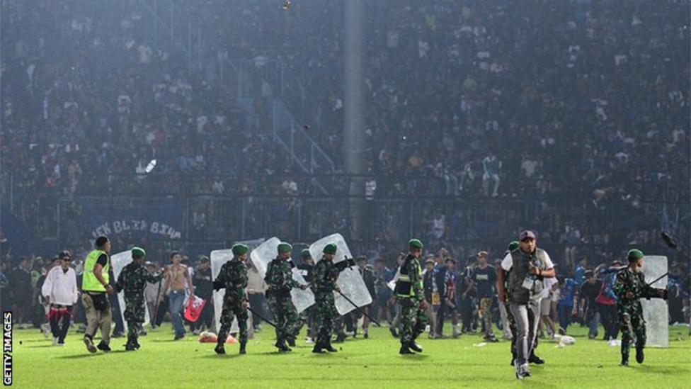 Malang, Indonesia: 174 persone morte allo stadio durante scontri tra tifosi